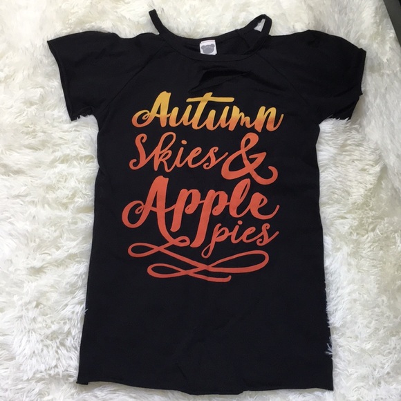 🌹Just In🌹Autumn Skies Apple Pies Top🌹 - Picture 1 of 2